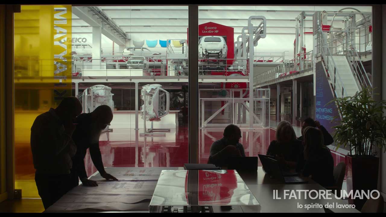 Lavoro di squadra in azienda | scena tratta dal film Il fattore umano - lo spirito del lavoro